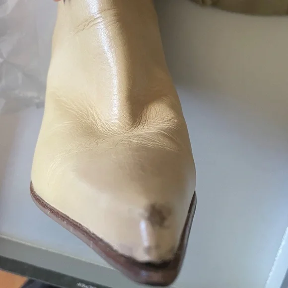 Boots - Picture 4 of 9